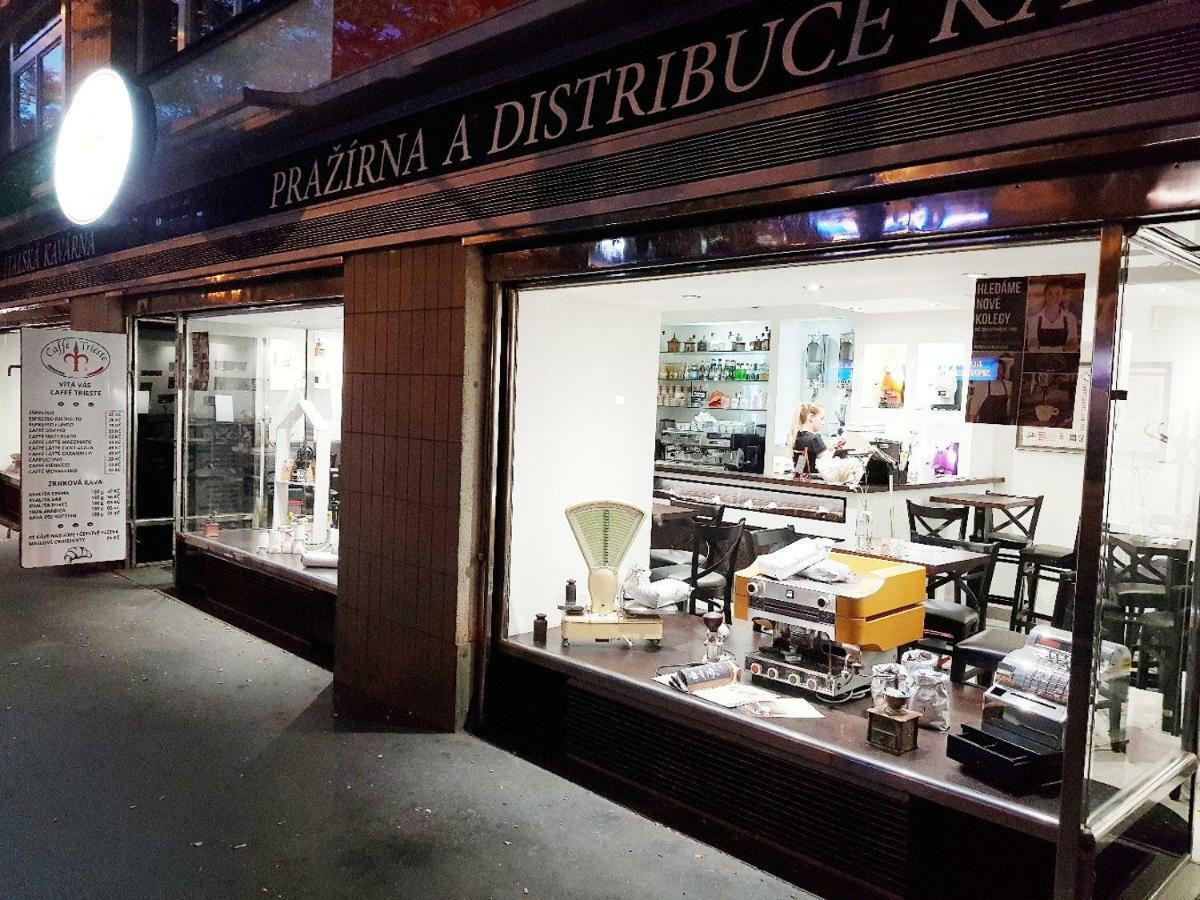 Stylish A Few Steps From Metro Daire *